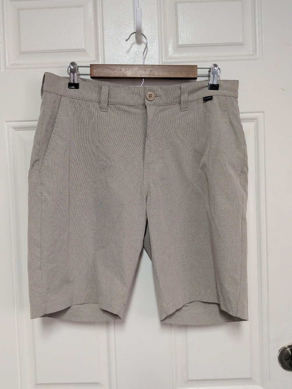 Travis Mathew Beck Mens Golf Shorts Blue Performance Stretch Size 32 Sand Beige